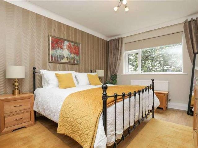 Flat for sale in Calderstones