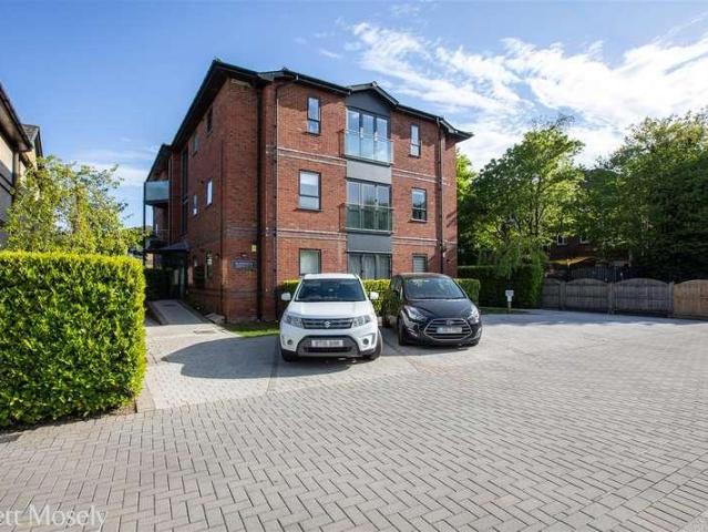 Flat for sale in The Butts, Kent