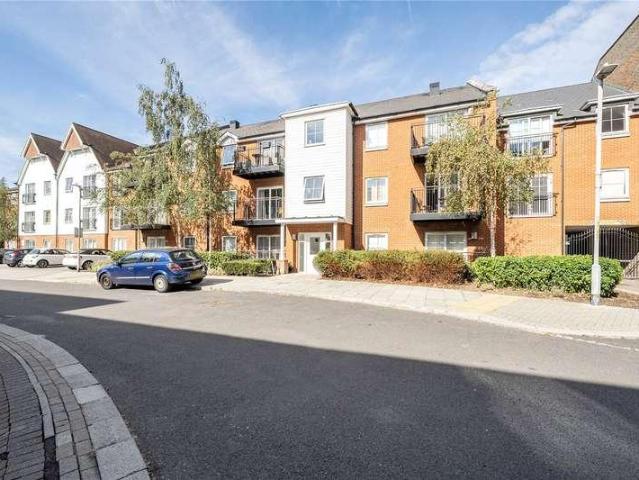 Flat for sale in The Butts, Kent