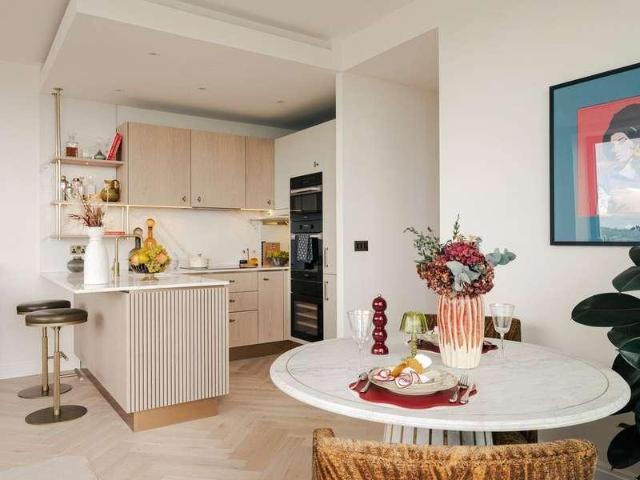 Flat for sale in Chalk Farm, Greater London
