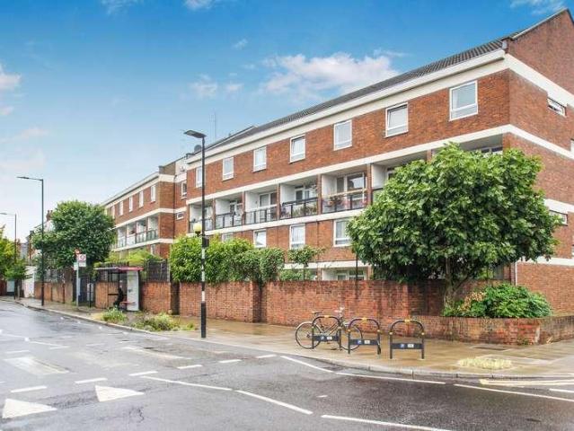 Flat for sale in West Hackney, Upper Clapton