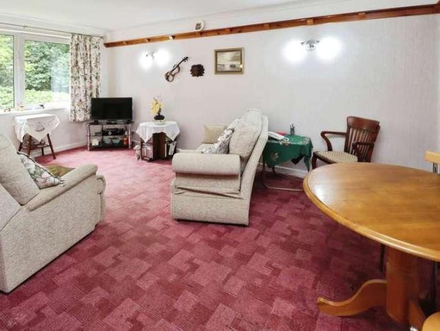 Flat for sale in Overchurch Hill, Upton