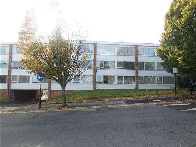 Flat for sale in Buckhurst Hill, Buckhurst Hill