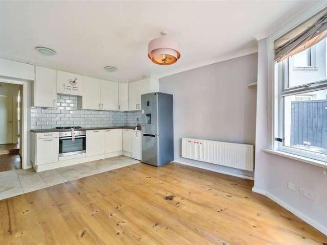 Flat for sale in London Borough of Merton, Mitcham