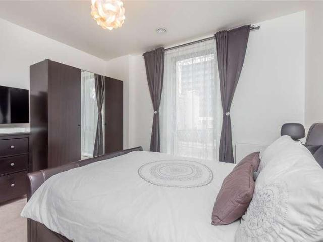 Flat for sale in Aberfeldy Village, Blackwall
