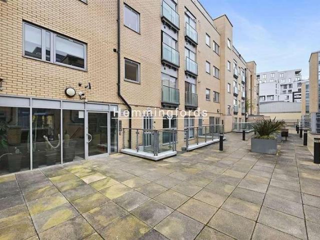 Flat for sale in Hoxton, Greater London