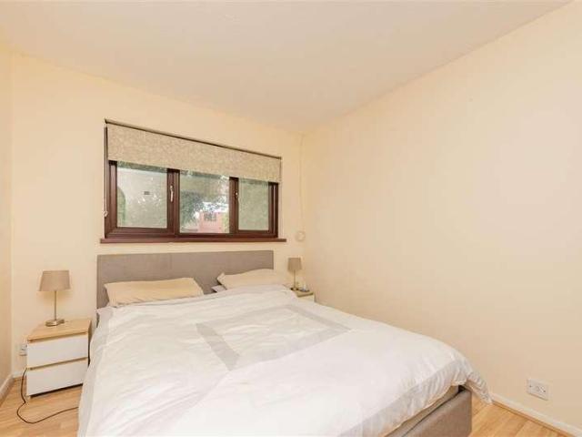 Flat for sale in Worcester Park Estate, Monks Orchard