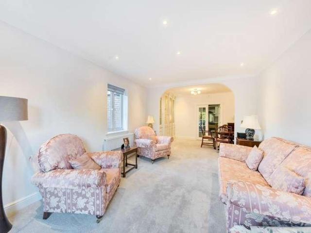 Flat for sale in Little Stanmore, Greater London