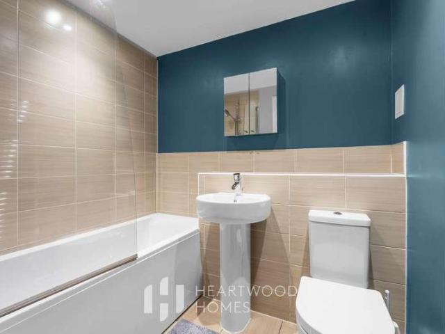 Flat for sale in St Albans, Five Acres