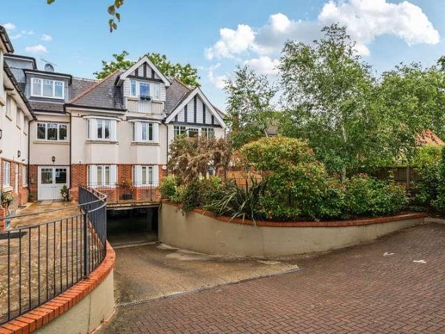 Flat for sale in Lower Halliford, Surrey