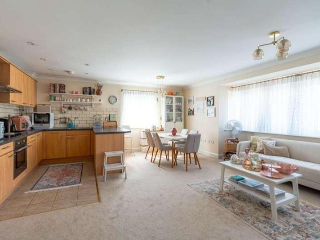 Flat for sale in Cowley Marsh, The Slade