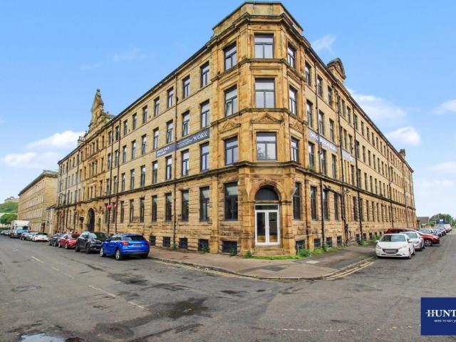 Flat for sale in West Yorkshire