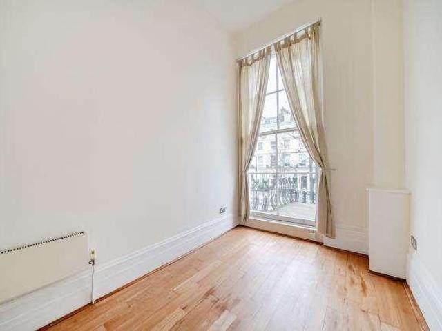 Flat for sale in Paddington, Greater London
