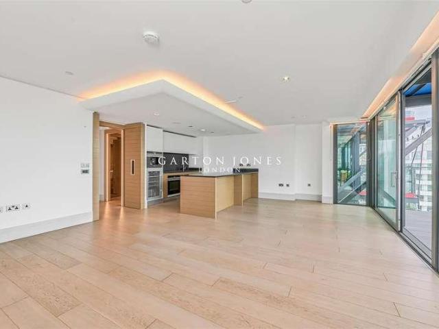 Flat for sale in Vauxhall, Greater London