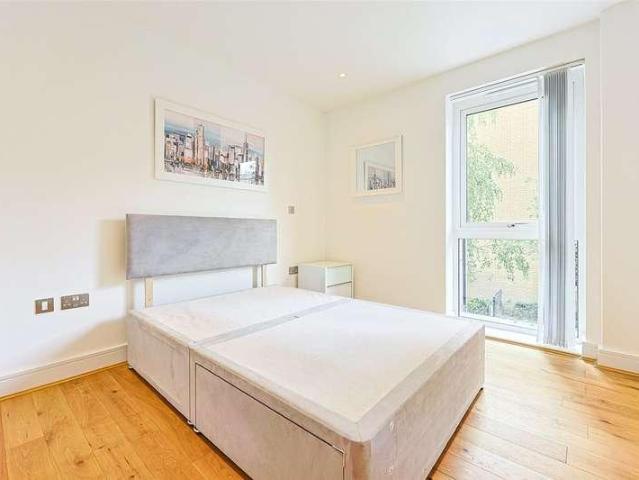 Flat for sale in Kingsbury, Greater London