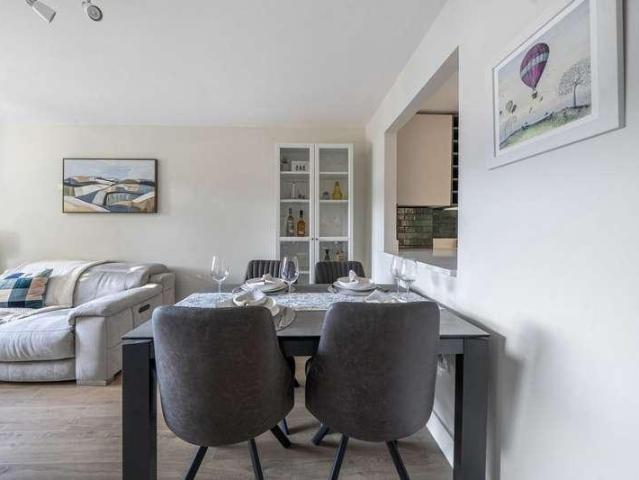 Flat for sale in London Borough of Ealing, Greater London