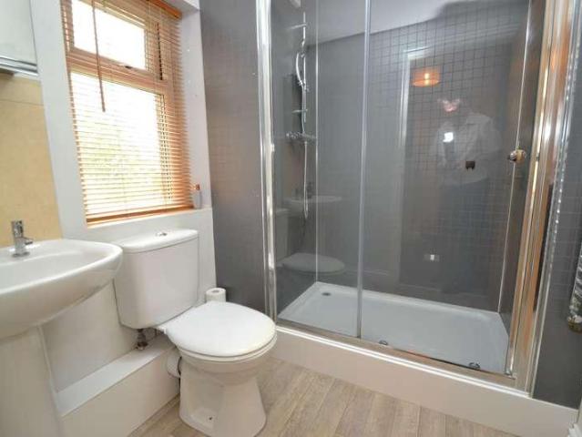 Flat for sale in Wrose, West Yorkshire