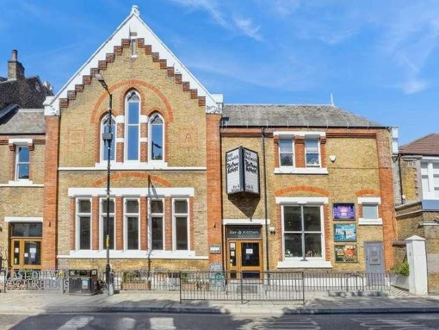 Flat for sale in East Dulwich, Greater London