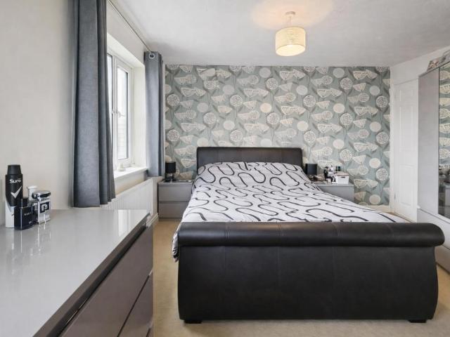Flat for sale in Kennington Lees, Bridgefield