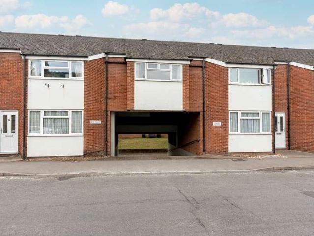 Flat for sale in Highfield, The Slade