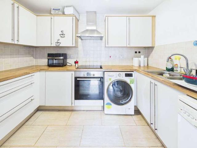 Flat for sale in Dunstable, Central Bedfordshire