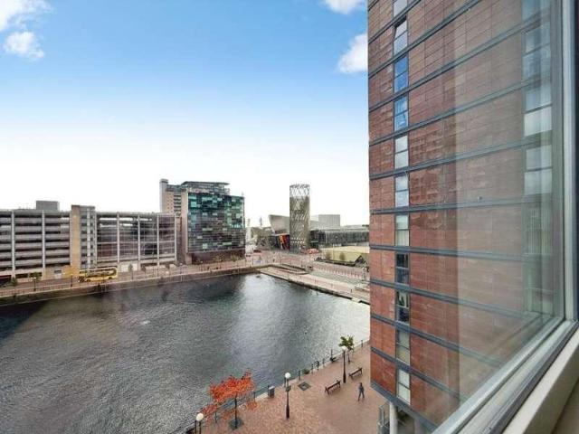 Flat for sale in MediaCityUK, Salford