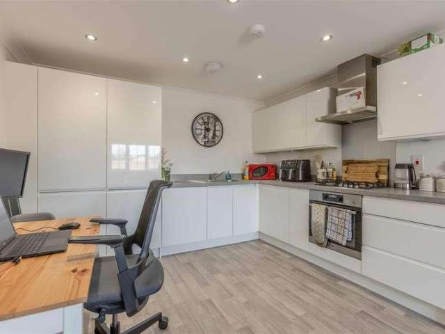 Flat for sale in Windsor, Dedworth