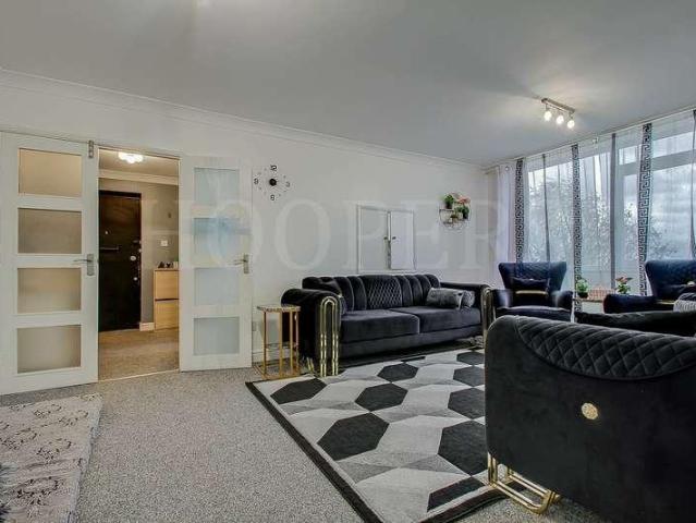 Flat for sale in Dollis Hill, Greater London