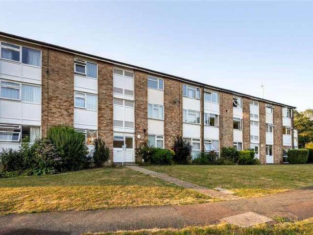 Flat for sale in Oxted, Hillview