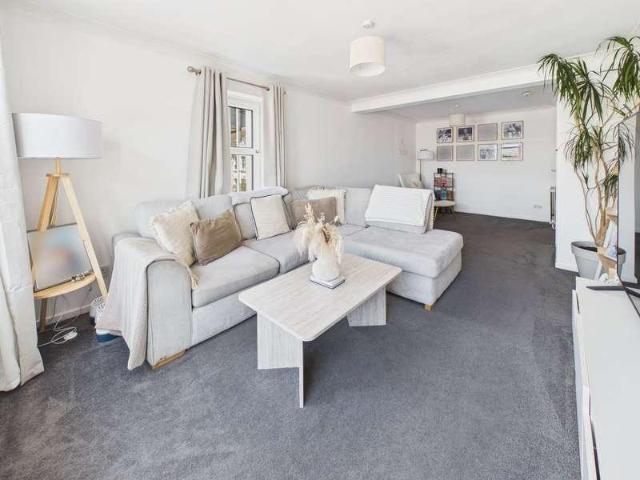 Flat for sale in Fishersgate, West Sussex