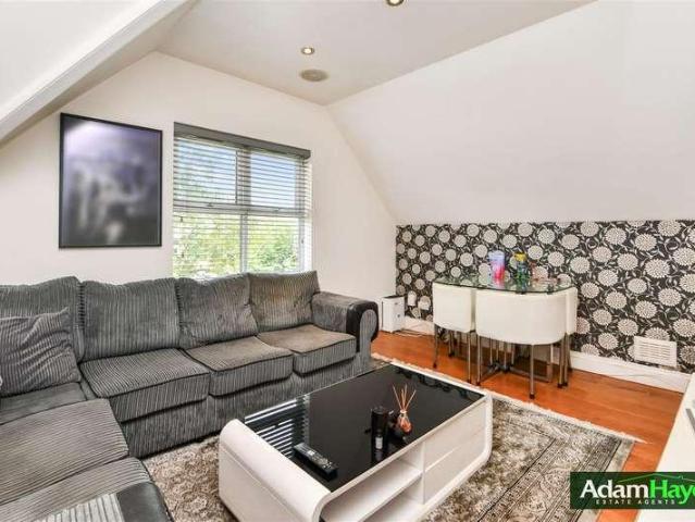 Flat for sale in Woodside Park, Greater London