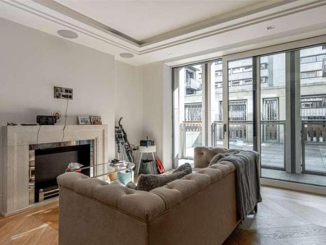 Flat for sale in St Clement Danes, Greater London