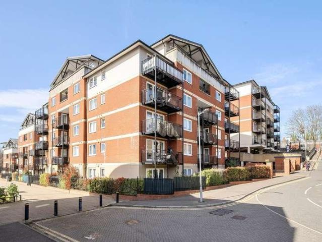 Flat for sale in Batchworth