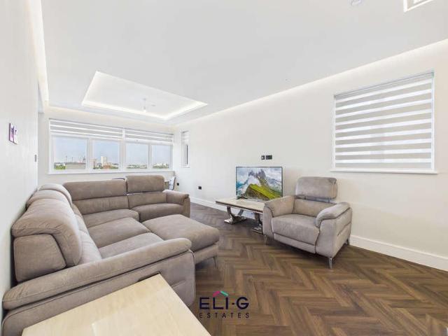 Flat for sale in Brent Cross, Greater London