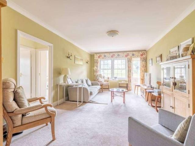 Flat for sale in Gerrards Cross, Denham