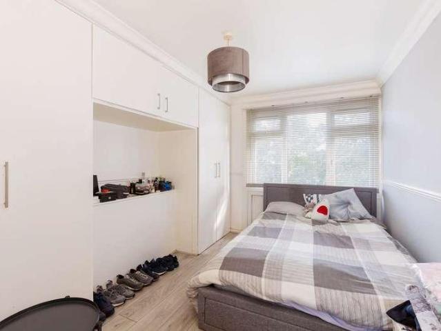 Flat for sale in Wexham Court, Slough
