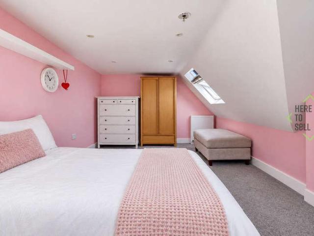 Flat for sale in New Barnet, Greater London
