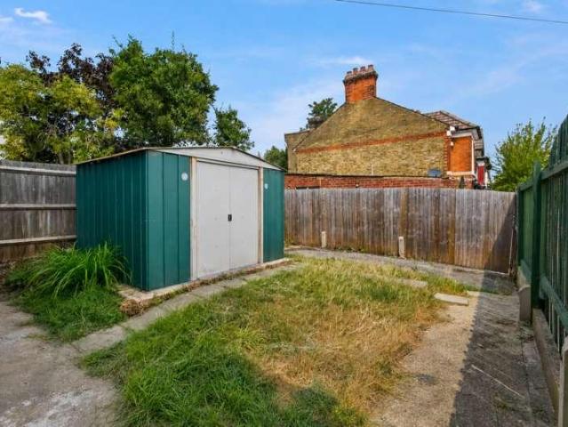 Flat for sale in London Borough of Croydon, Addiscombe