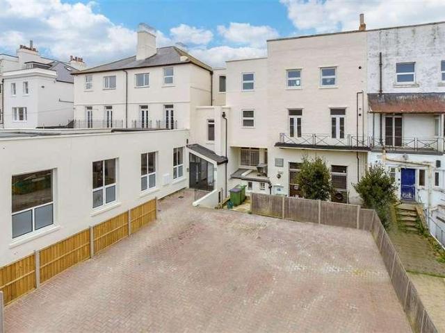 Flat for sale in Folkestone