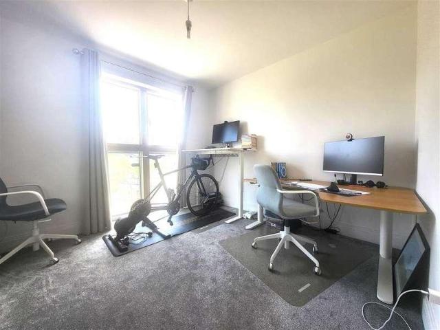 Flat for sale in Sevenoaks, The Butts