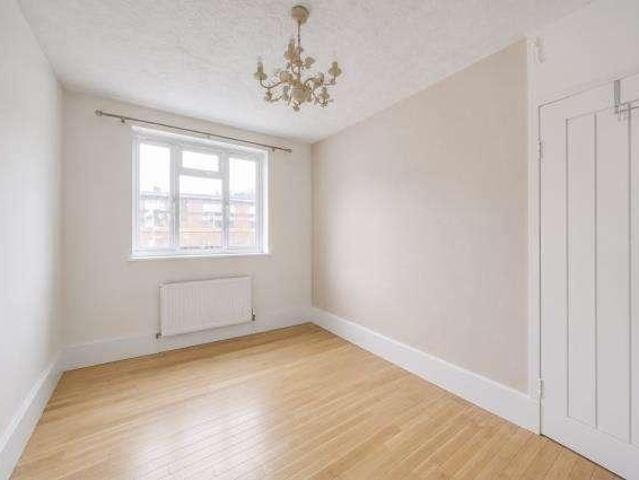 Flat for sale in Kilburn, Greater London