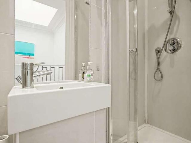 Flat for sale in Holloway, Greater London