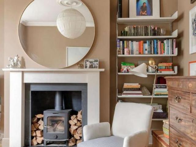 Flat for sale in Brondesbury, Greater London