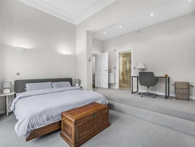 Flat for sale in Belsize Park, Greater London