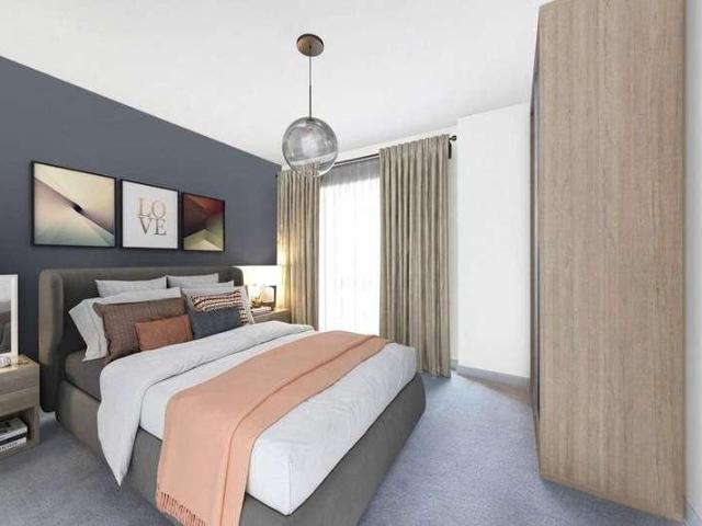 Flat for sale in Hayes, Greater London