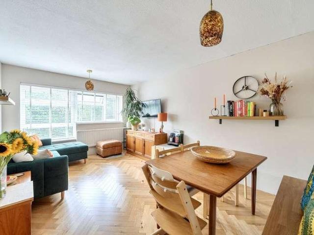 Flat for sale in Crystal Palace, Greater London