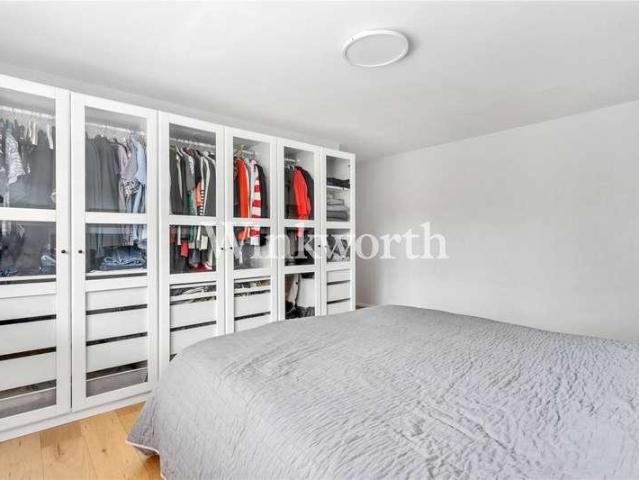 Flat for sale in Palmers Green, Greater London
