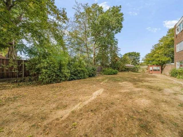 Flat for sale in Blackhills, Surrey