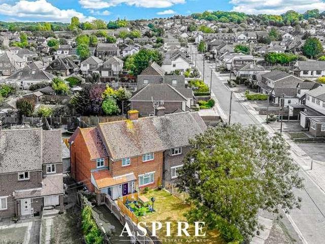 Flat for sale in South Benfleet, Essex