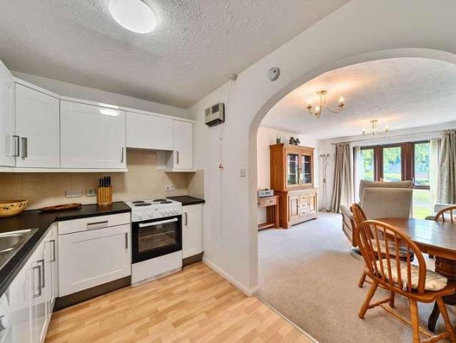 Flat for sale in Watford Heath, North Watford